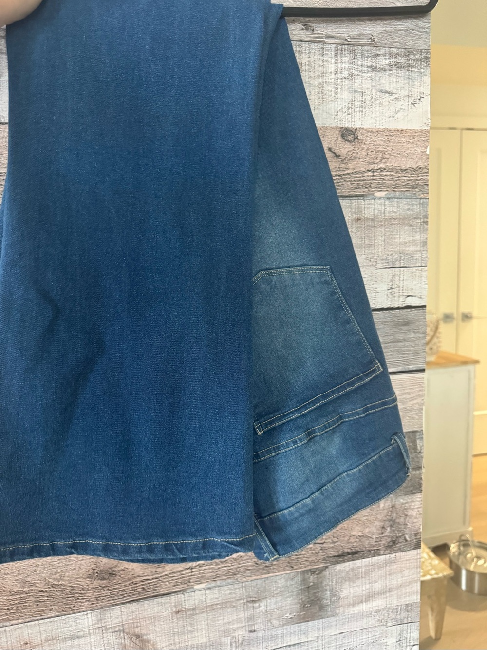 Women's Wide Leg Jeans in Vintage Blue - Picture 8 of 9